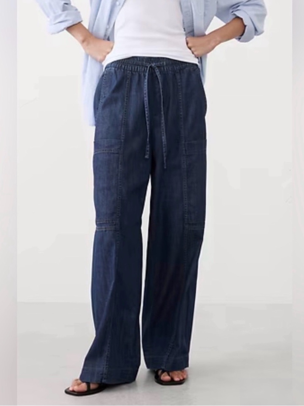 Banana Republic Factory Wide-Leg Mid-Rise Cargo Pull-On Jean in Dark Wash | XL
